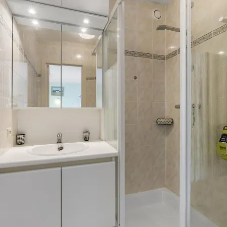 Spacious Near Seafront